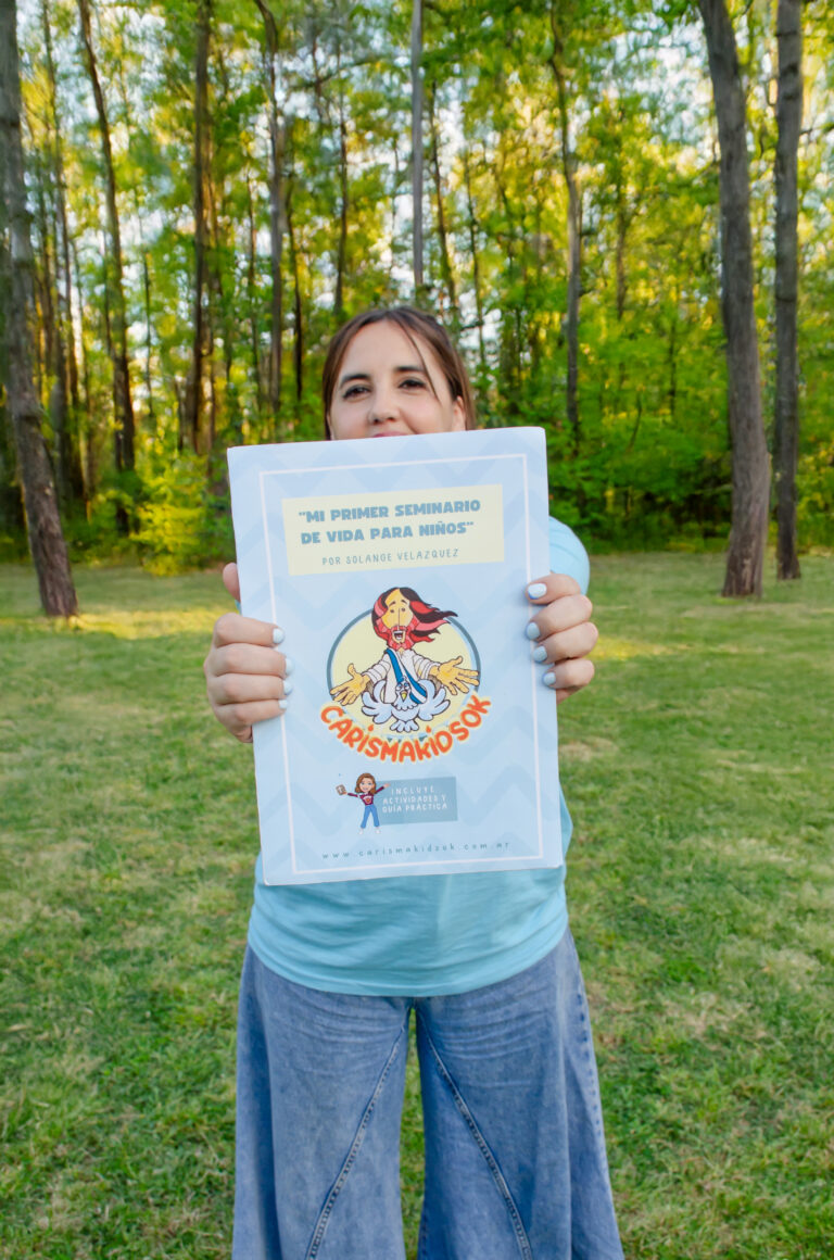 Solange Velázquez con su libro Mi primer seminario de vida para niños